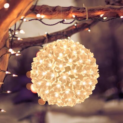 Lillekeraga riputatav lamp, käib pistikusse (17cm, 150 LED, soe valgus)