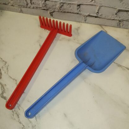 Plastikust laste labidas ja reha