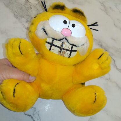 Kollane Garfield mänguasi
