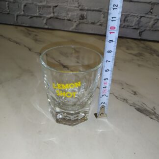 Klaasist Lemon Shot veiniklaas