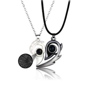 Kaks kaelakeed südametega