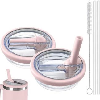 Kaks lekkekindlat roosat kõrrega kaant joogitopsile