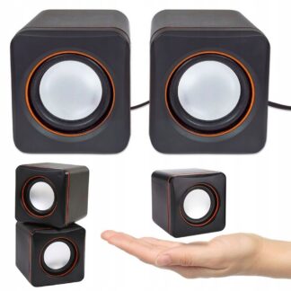 Kaks väikest arvutikõlarit, töötavad USB-st või kõrvaklapipesast