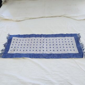 Sinise ja valgega lauamatt 33x79 cm
