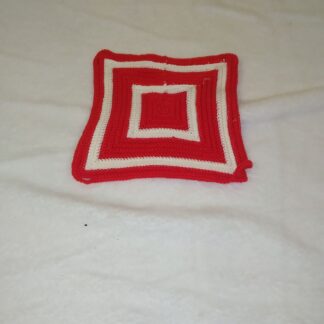 Punane-valge heegeldatud linik, 16x16 cm