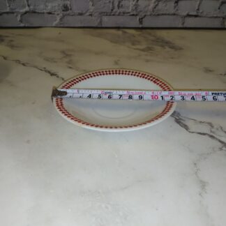 Valge punase mustriga alustaldrik