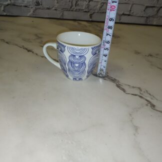 Sinise mustriga väike tass