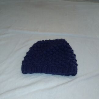 Tumesinine kootud müts