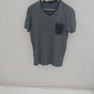 Hall V-kaelusega T-särk, suurus M